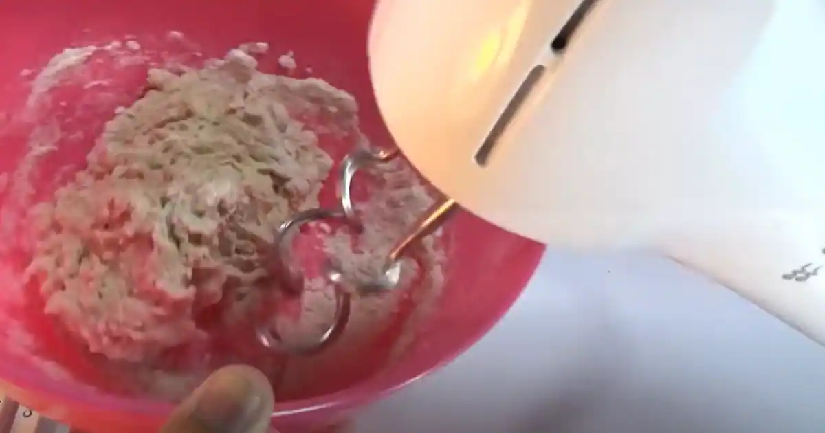 How To Use Hand Blender For Cake